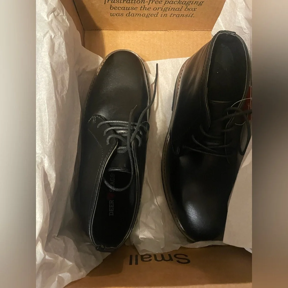 New In Box & New With Tags Deer Stags Boys’ Ballard Dress Comfort Chukka Boot